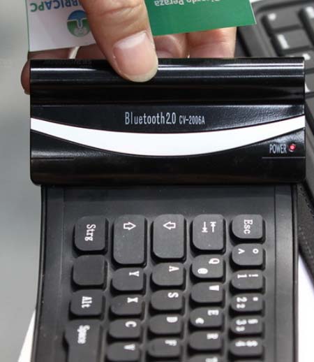 Гнущиеся и сгибающиеся резиновые клавиатуры от Сhina Victory показаны на CeBIT 2011